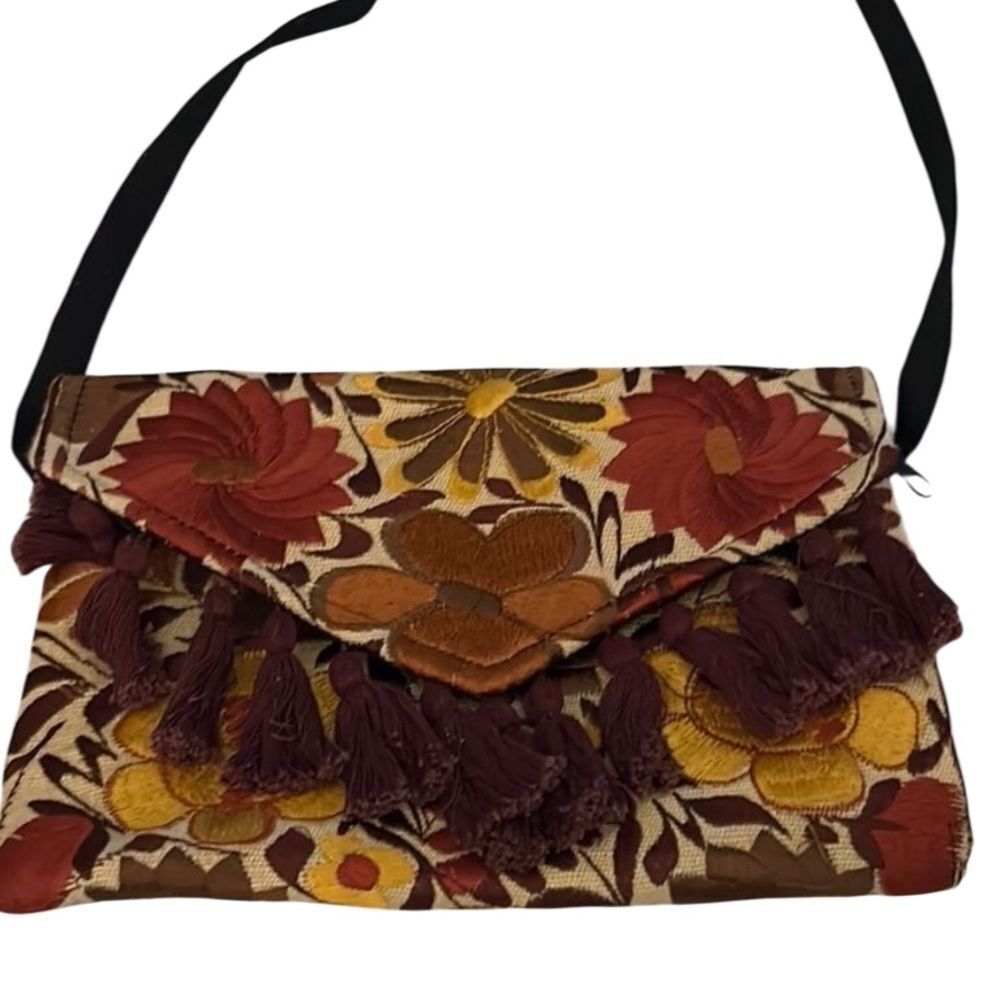 Floral Embroideredโtapestry CrossbodyโBag